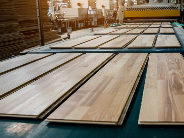 การขนส่งไม้อัด NS82VG0/5QG (Plywood Transport NS82VG0/5QG)